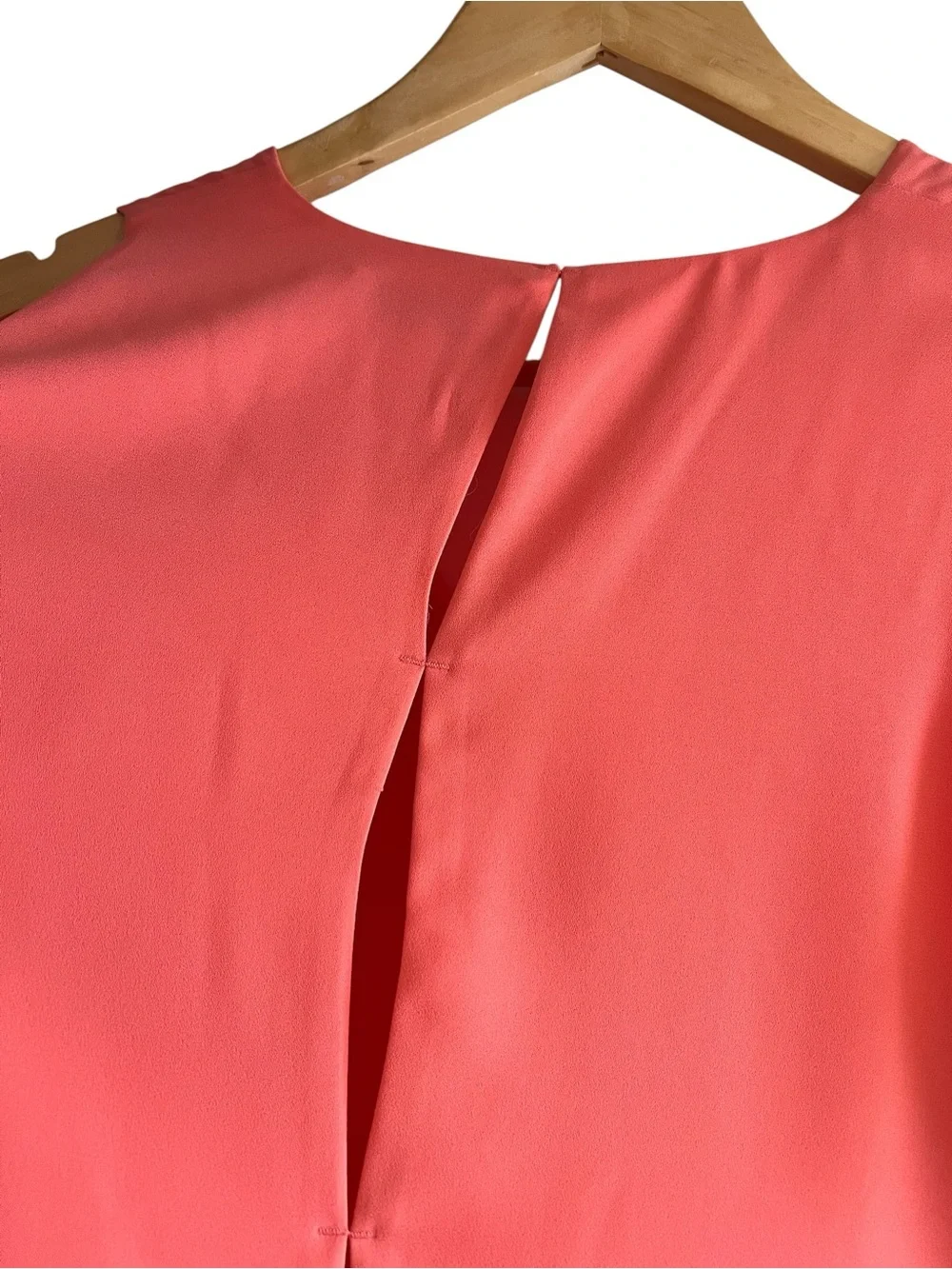 Babaton sleeveless Maddox blouse in
Coral with cut outs size M excellent conditi - Picture 10 of 12